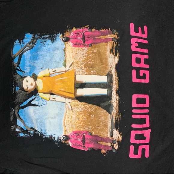 Squid Game Red Light Green Light Doll logo graphic shirt Adult Men XL Young Hee - Picture 3 of 8